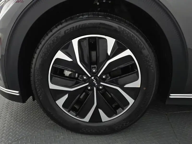 2022 Kia EV6 с пробегом 24 991 км