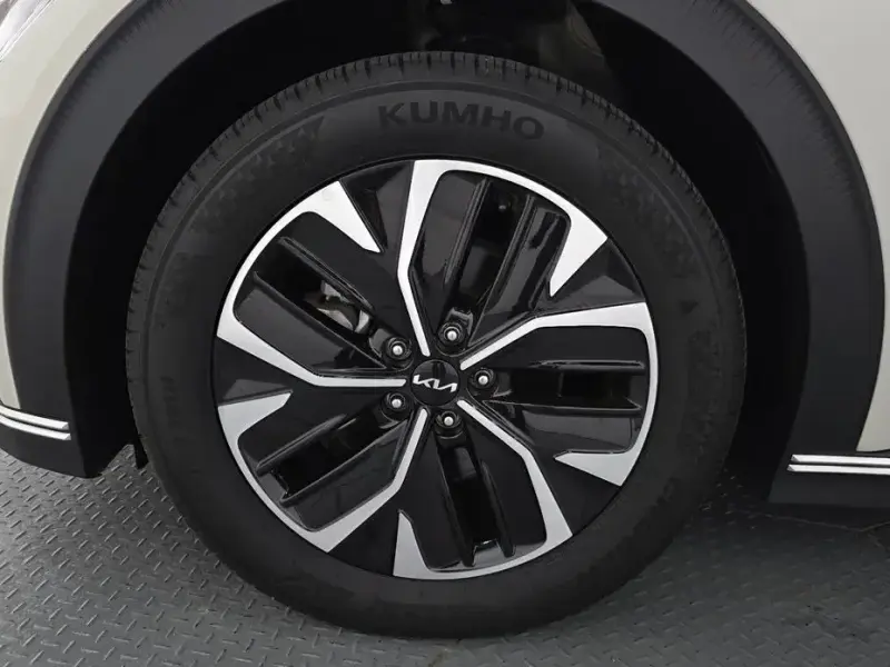 2023 Kia EV6 с пробегом 22 883 км