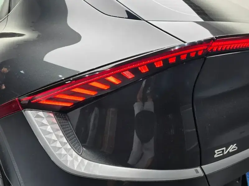 2022 Kia EV6 с пробегом 76 882 км