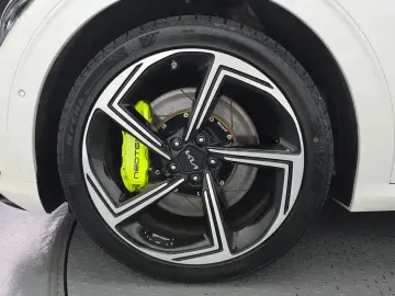 2023 Kia EV6 с пробегом 98 651 км