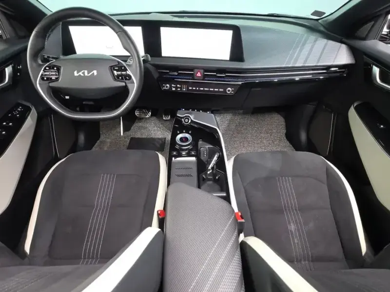 2024 Kia EV6 с пробегом 45 412 км