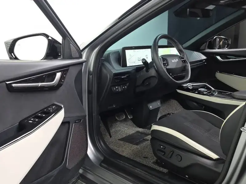 2024 Kia EV6 с пробегом 45 412 км