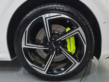 2023 Kia EV6 с пробегом 98 651 км