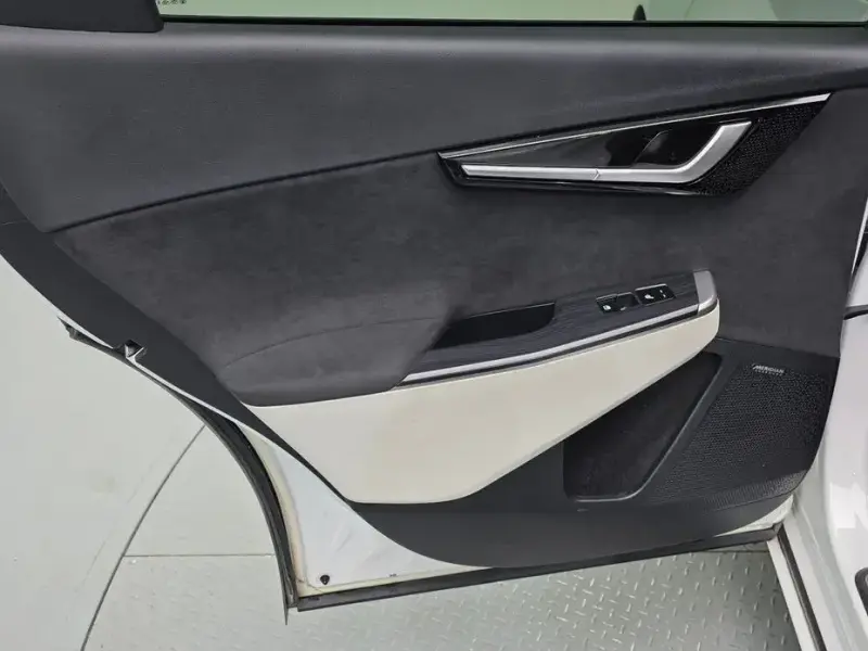 2023 Kia EV6 с пробегом 98 651 км