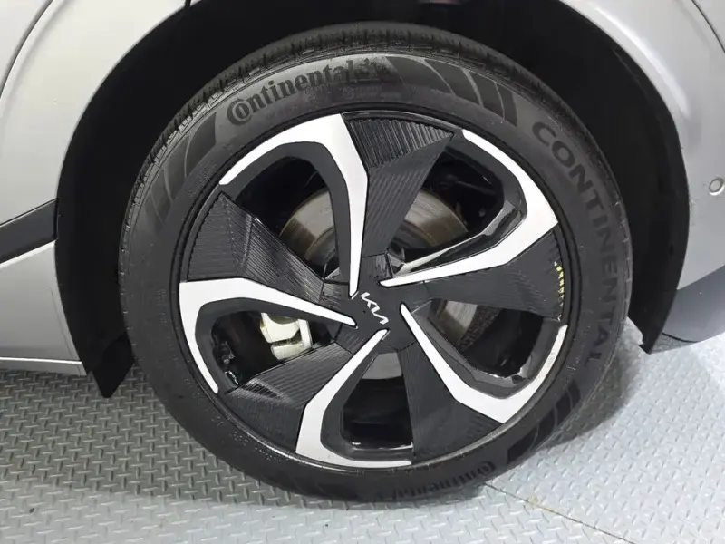 2024 Kia EV6 с пробегом 45 412 км