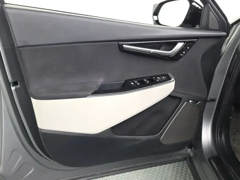 2024 Kia EV6 с пробегом 45 412 км
