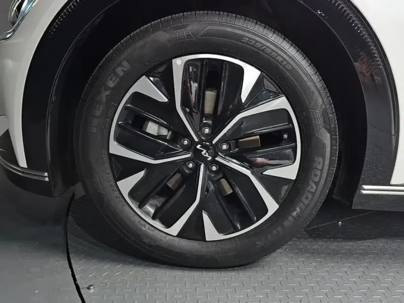 2023 Kia EV6 с пробегом 77 909 км