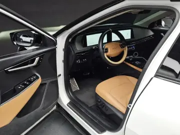 2023 Kia EV6 с пробегом 77 909 км