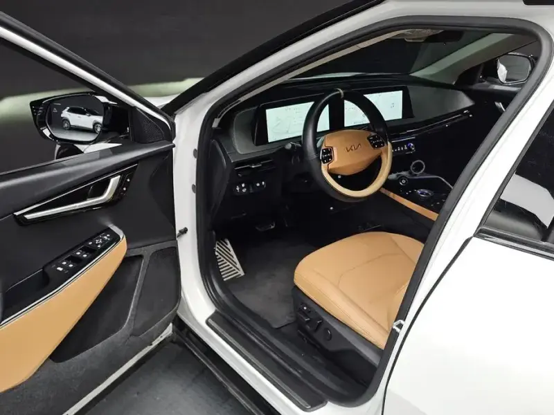 2023 Kia EV6 с пробегом 77 909 км