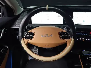 2023 Kia EV6 с пробегом 77 909 км