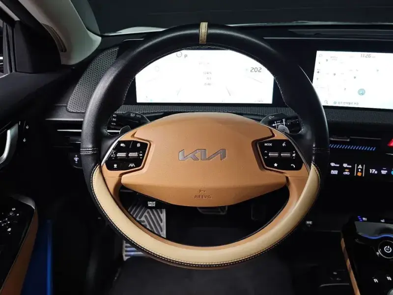 2023 Kia EV6 с пробегом 77 909 км