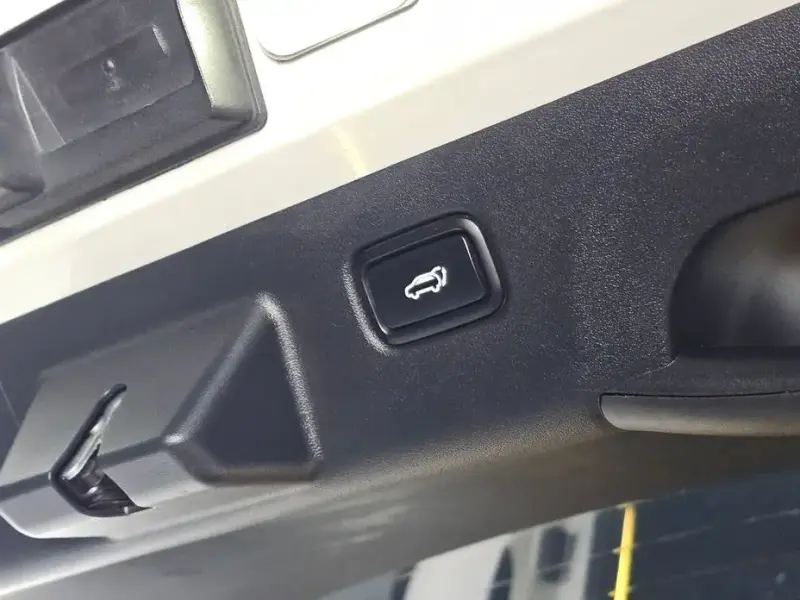 2023 Kia EV6 с пробегом 77 909 км