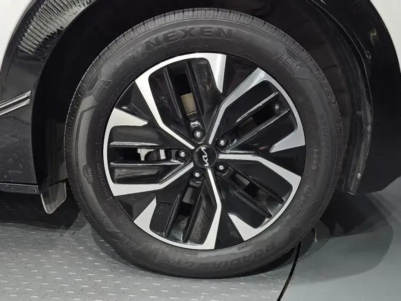 2023 Kia EV6 с пробегом 77 909 км