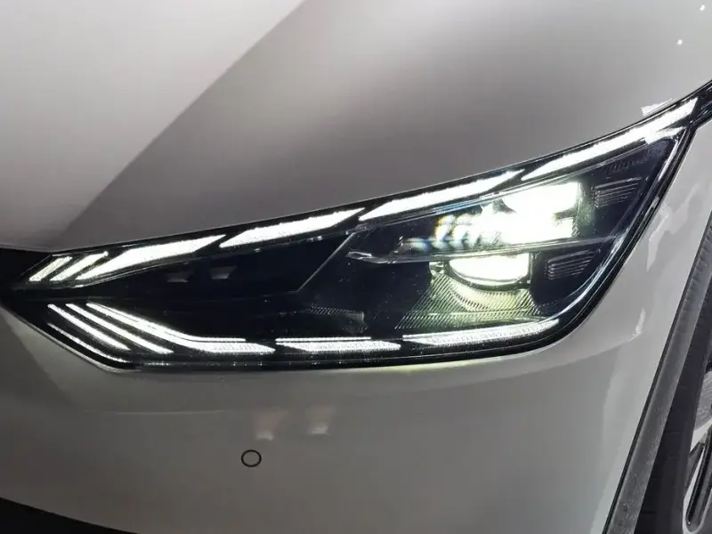 2023 Kia EV6 с пробегом 77 909 км