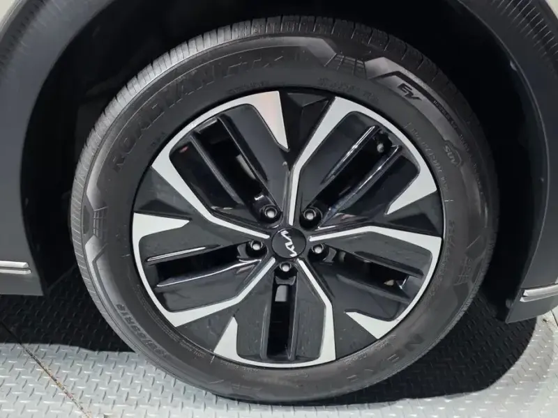 2023 Kia EV6 с пробегом 8 407 км