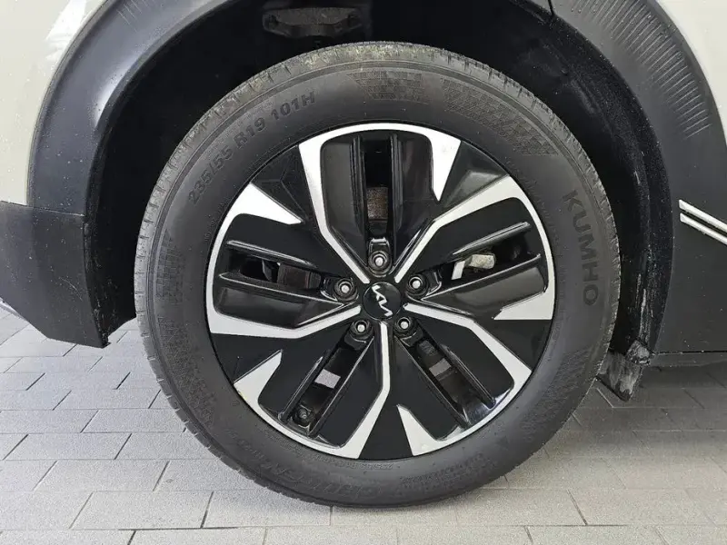 2023 Kia EV6 с пробегом 24 304 км