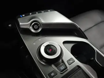 2023 Kia EV6 с пробегом 24 304 км