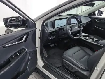 2023 Kia EV6 с пробегом 24 304 км