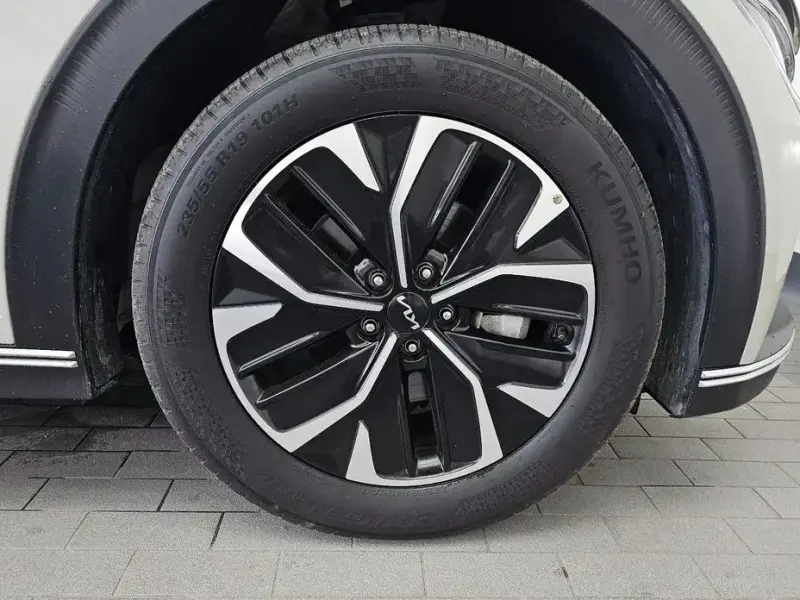 2023 Kia EV6 с пробегом 24 304 км