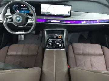 2023 BMW i7 с пробегом 38 841 км