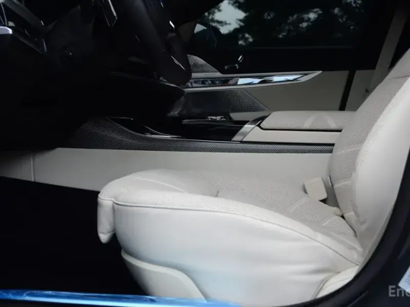 2025 BMW i7 с пробегом 19 850 км