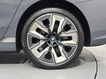 2023 BMW i7 с пробегом 38 841 км