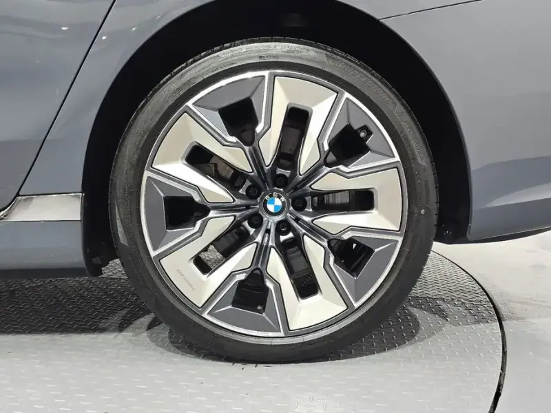 2023 BMW i7 с пробегом 38 841 км