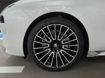 2026 BMW i7 с пробегом 1 900 км