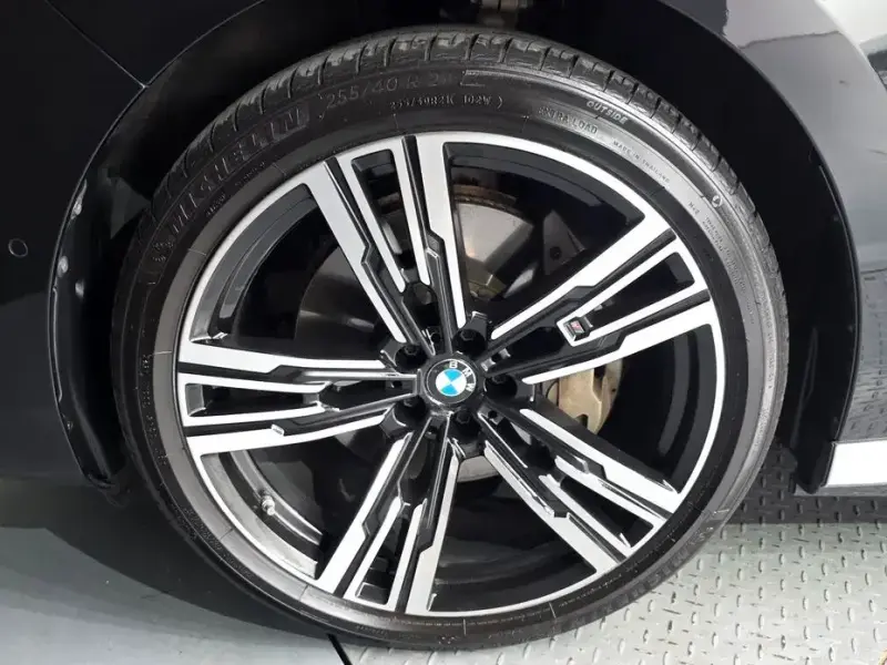 2023 BMW i7 с пробегом 105 525 км