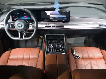 2023 BMW i7 с пробегом 105 525 км