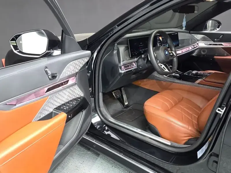 2023 BMW i7 с пробегом 105 525 км