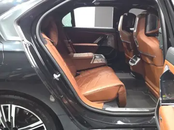 2023 BMW i7 с пробегом 105 525 км