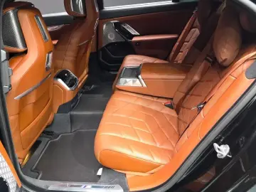2023 BMW i7 с пробегом 105 525 км
