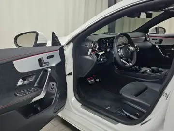 2023 Mercedes-Benz CLA с пробегом 12 632 км