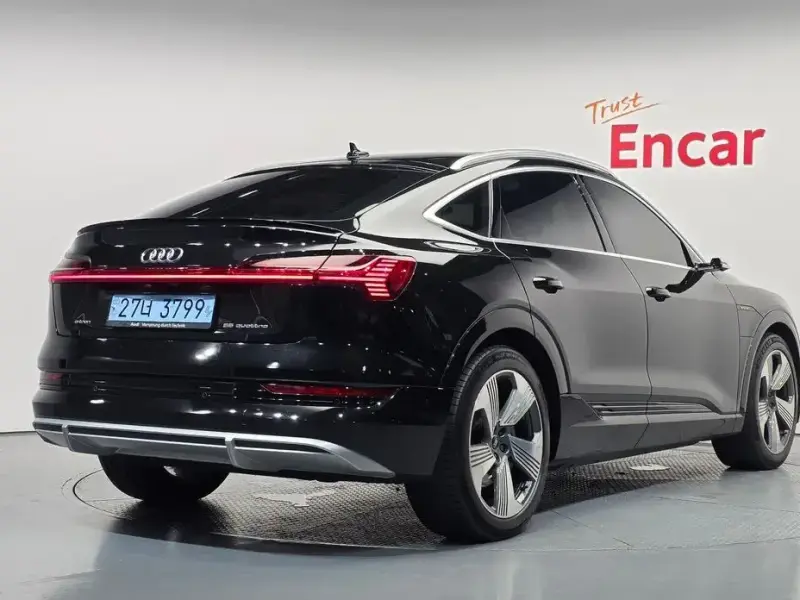 2022 Audi e-tron с пробегом 63 725 км