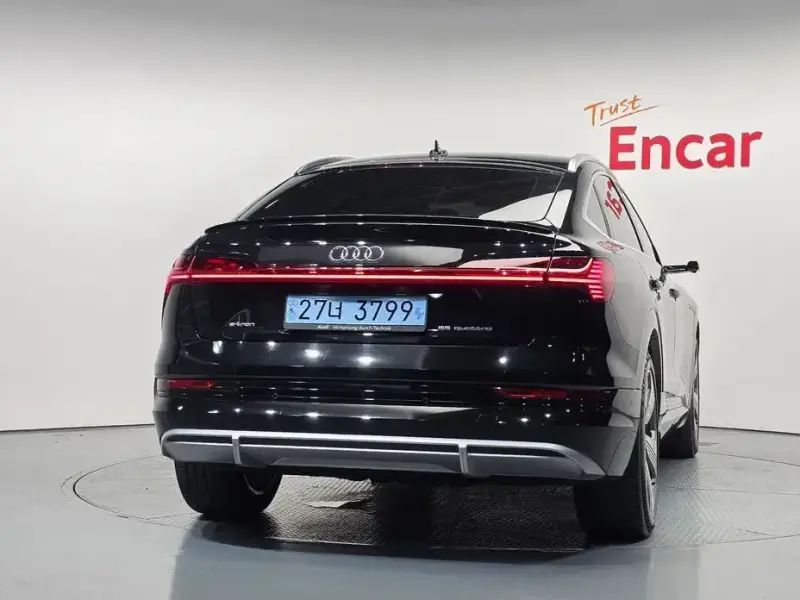 2022 Audi e-tron с пробегом 63 725 км