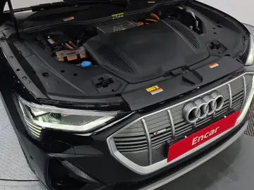 2022 Audi e-tron с пробегом 63 725 км
