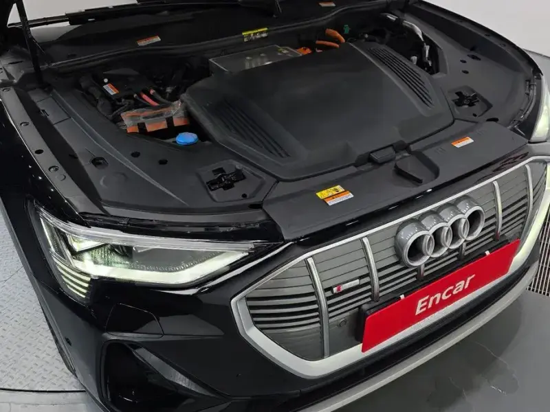 2022 Audi e-tron с пробегом 63 725 км