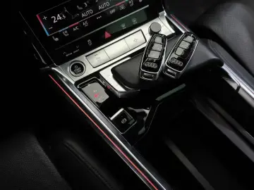 2022 Audi e-tron с пробегом 63 725 км