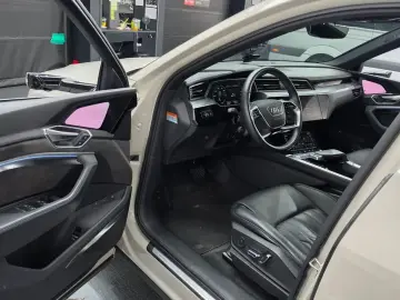 2020 Audi e-tron с пробегом 129 058 км