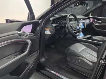2022 Audi e-tron с пробегом 63 725 км