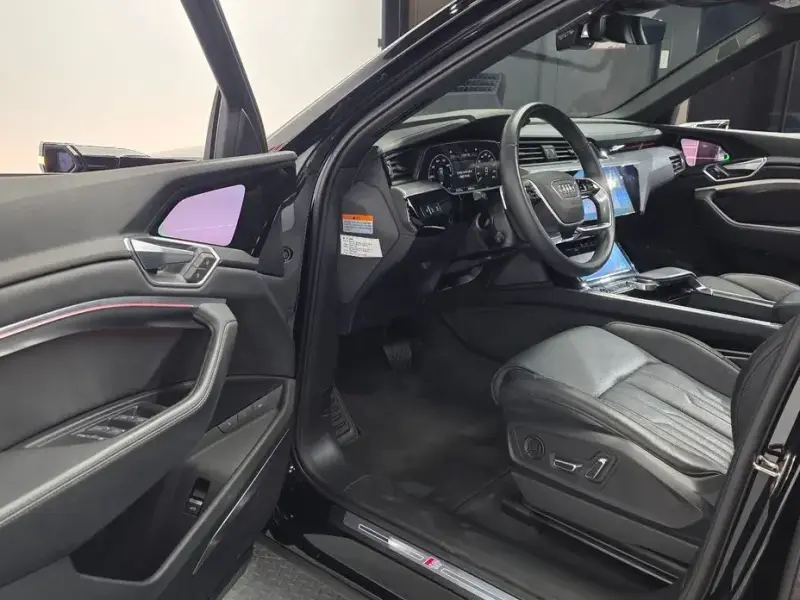 2022 Audi e-tron с пробегом 63 725 км