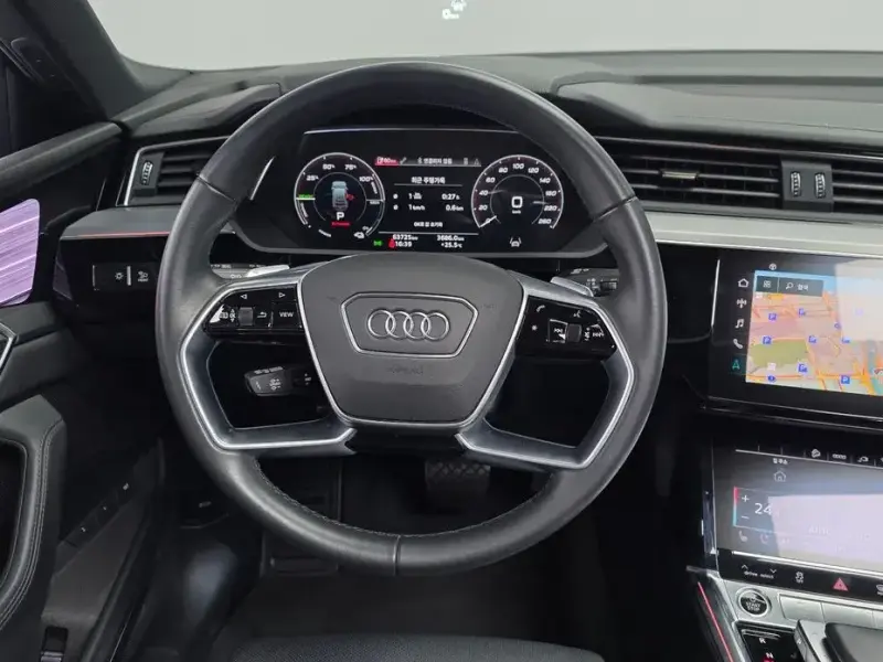 2022 Audi e-tron с пробегом 63 725 км
