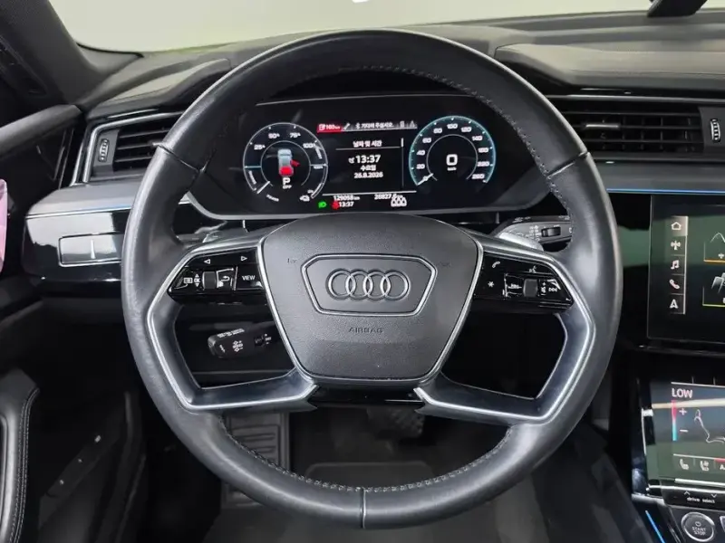 2020 Audi e-tron с пробегом 129 058 км