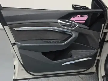 2020 Audi e-tron с пробегом 129 058 км
