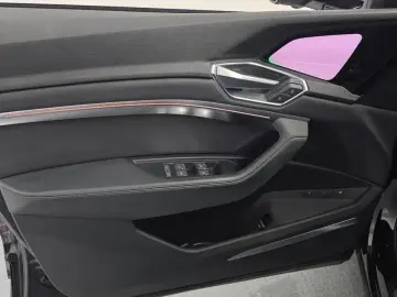 2022 Audi e-tron с пробегом 63 725 км