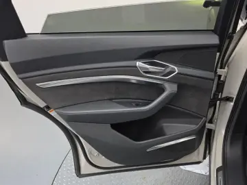 2020 Audi e-tron с пробегом 129 058 км