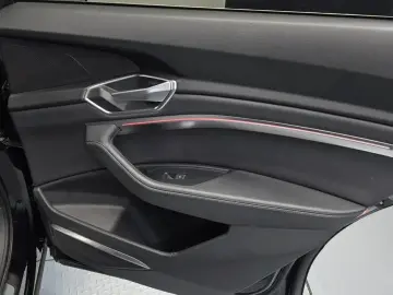 2022 Audi e-tron с пробегом 63 725 км