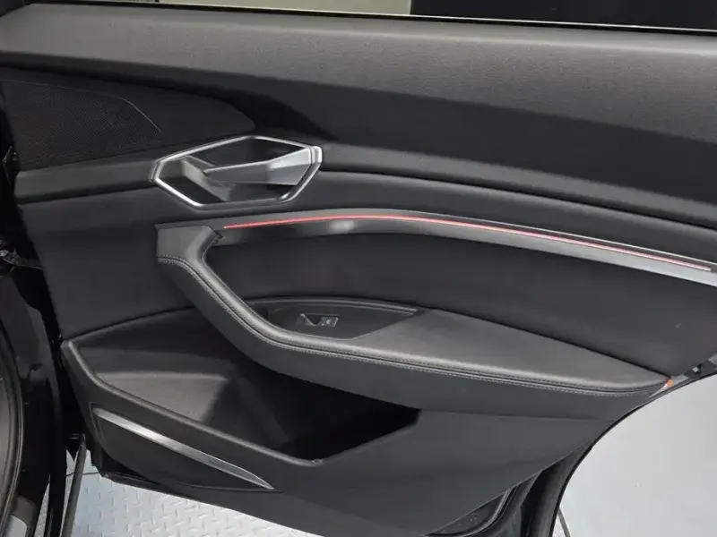 2022 Audi e-tron с пробегом 63 725 км