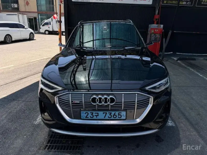 2021 Audi e-tron с пробегом 49 000 км